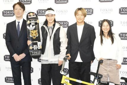(左から)冬廣應尚社長、小野寺吟雲、小沢楓、小沢美晴