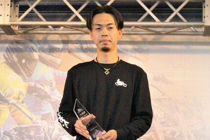 10連勝で表彰された栗原佳祐