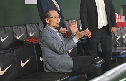 チームの快勝をたたえたソフトバンクの王会長